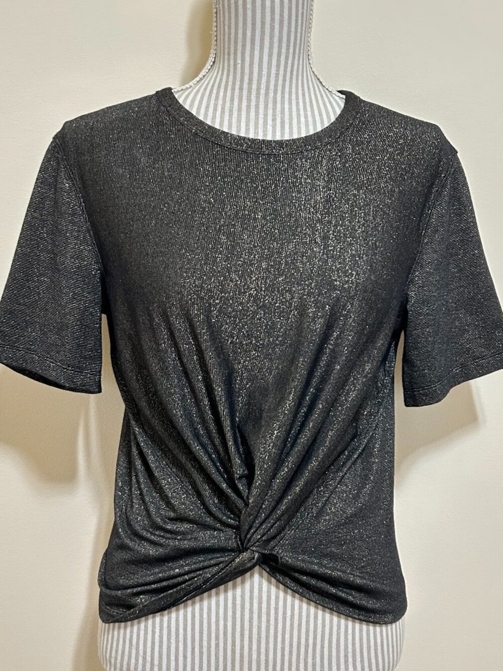 Lululemon Crescent T-Shirt *Spark Metalic Black Gold Limited Edition Size 4